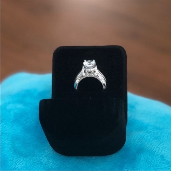 Very Pretty “Brilliant Lace Framed Natural White Topaz” Victorian Collectible - Picture 5 of 6